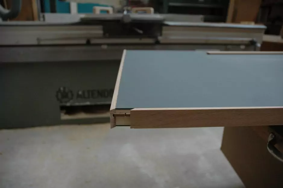 Tischplatten mit Linoleum