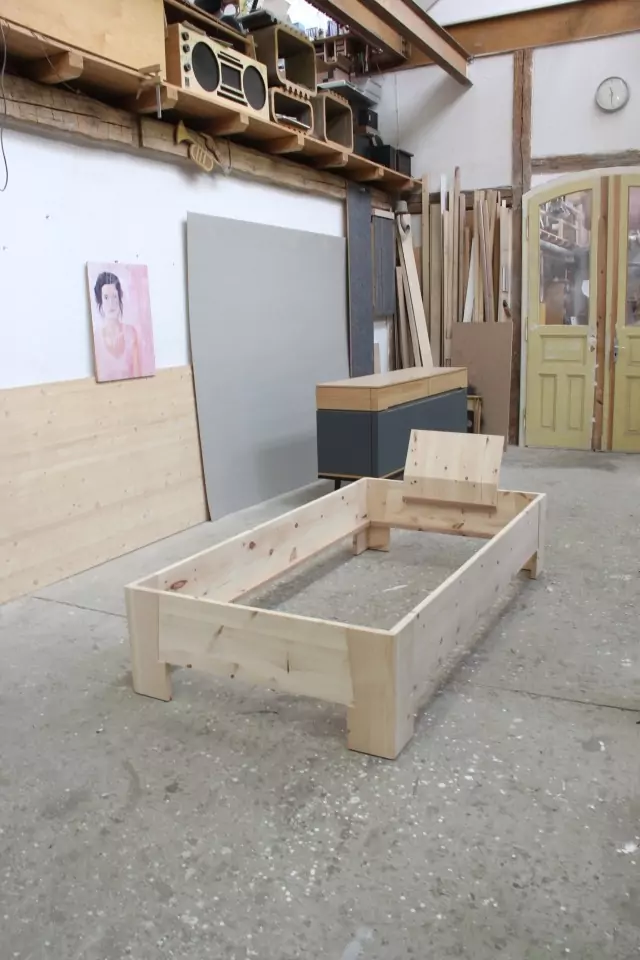 Bett aus Zirbelkiefer